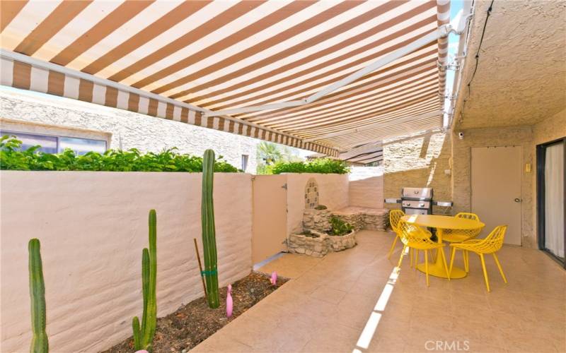 Retractable awning to offer the perfect shade