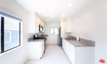 641 Sunset Avenue B, Venice, California 90291, 2 Bedrooms Bedrooms, ,1 BathroomBathrooms,Residential Lease,Rent,641 Sunset Avenue B,24406321