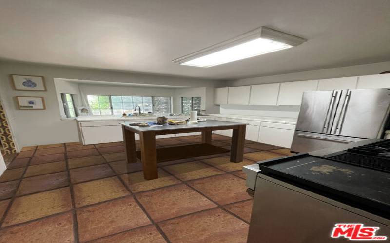 Lower unit kitchen