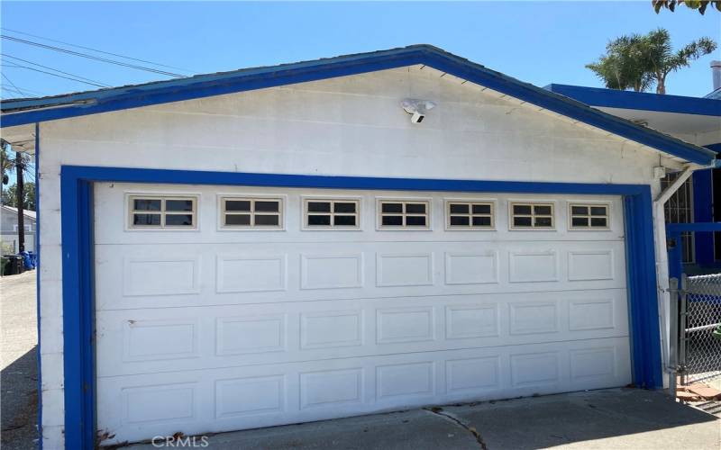 Detached 2 Car Garage w/ driveway in front