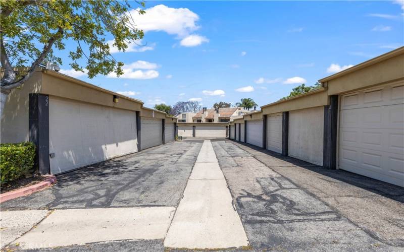 EASY access to the garage, right off of Beverly Glen Rd.