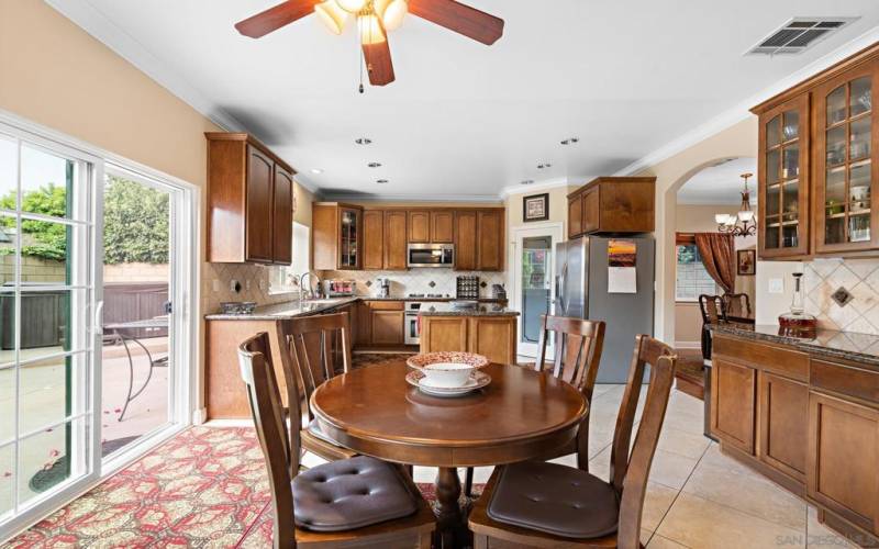 Kitchen Dining Area