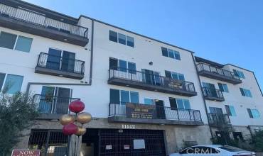 11442 Victory Boulevard 305, North Hollywood, California 91606, 3 Bedrooms Bedrooms, ,3 BathroomsBathrooms,Residential Lease,Rent,11442 Victory Boulevard 305,SR24127059