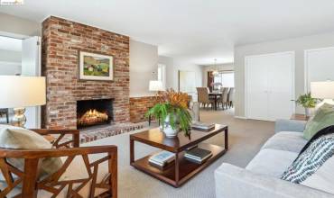 1519 Oxford St H, Berkeley, California 94709, 2 Bedrooms Bedrooms, ,1 BathroomBathrooms,Residential,Buy,1519 Oxford St H,41063598