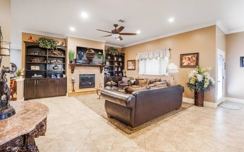 LIVING ROOM OPENS OUT TO KITCHEN