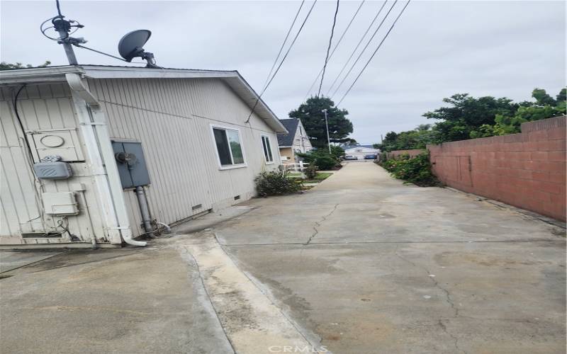 back of the 2nd unit on Colima, with long driveway for both constructions