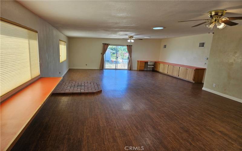 Huge Bonus / Entertainment Room