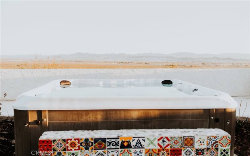 Hot -tub with views of the epic Mohave Desert.