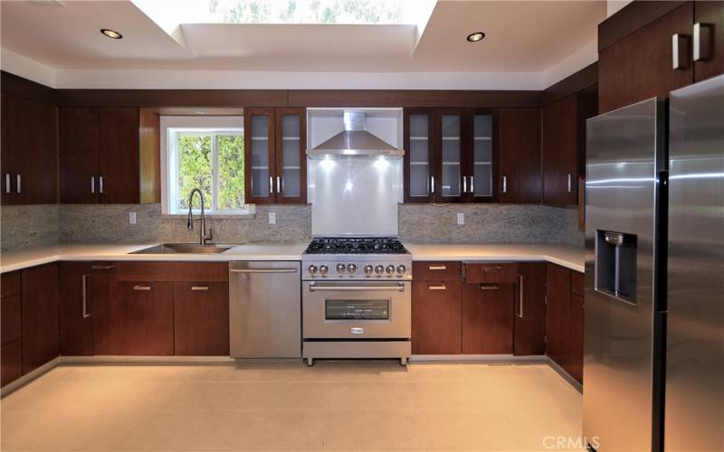 Large Remodeled Kitchen w/New Stove