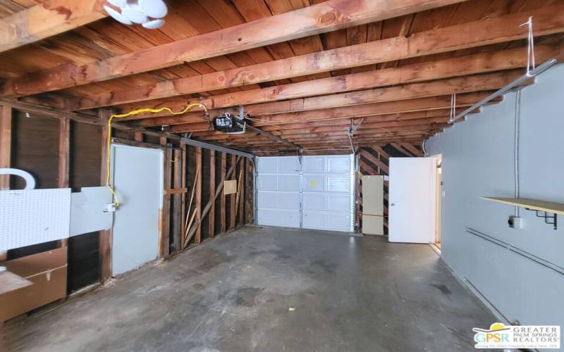 Laundry Facilities In The Garage