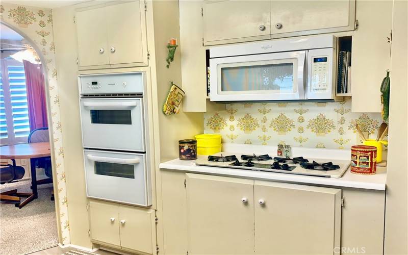 Double oven and gas stove top