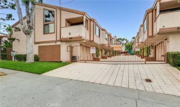 543 E Hazel Street 1, Inglewood, California 90302, 2 Bedrooms Bedrooms, ,2 BathroomsBathrooms,Residential,Buy,543 E Hazel Street 1,SB24097294