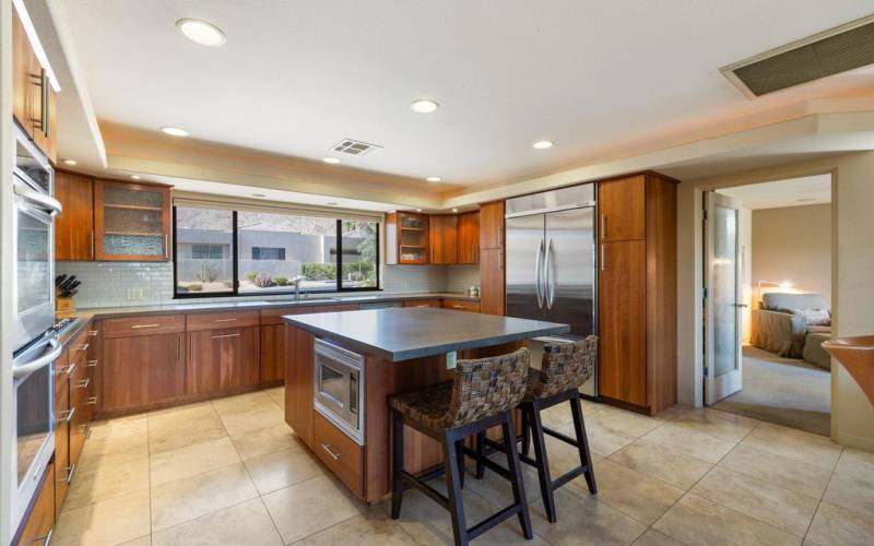 Kitchen Island w/seating