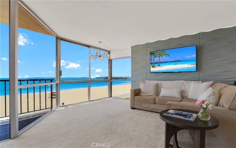 Large Living room with VIEWS!