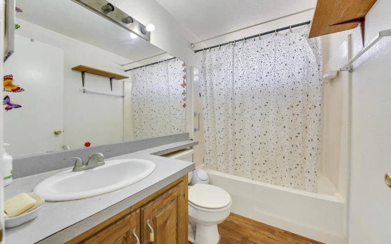 22 BATHROOM MLS