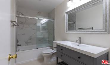 1033 6TH Street 107, Santa Monica, California 90403, 3 Bedrooms Bedrooms, ,2 BathroomsBathrooms,Residential Lease,Rent,1033 6TH Street 107,24408455