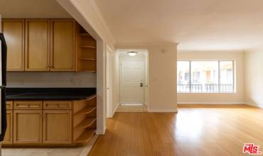 1033 6TH Street 306, Santa Monica, California 90403, 3 Bedrooms Bedrooms, ,2 BathroomsBathrooms,Residential Lease,Rent,1033 6TH Street 306,24408459