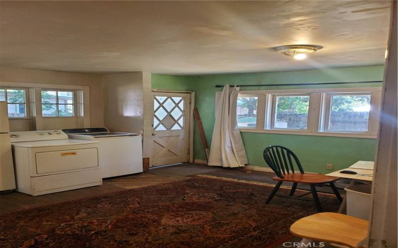 Kitchen dining area