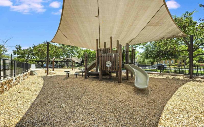 Del Sur has 14 parks, great places for your grandkids to get outside and play