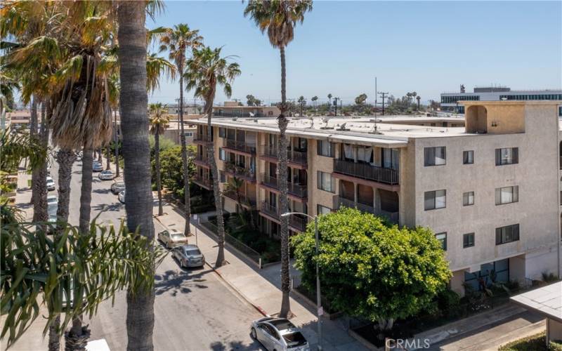 Situated in the heart of Bixby Knolls
