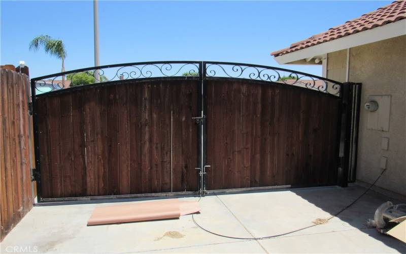 Large gates on side yard