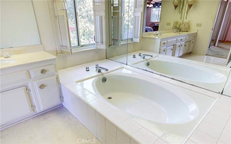 Soaking tub in primary bath.