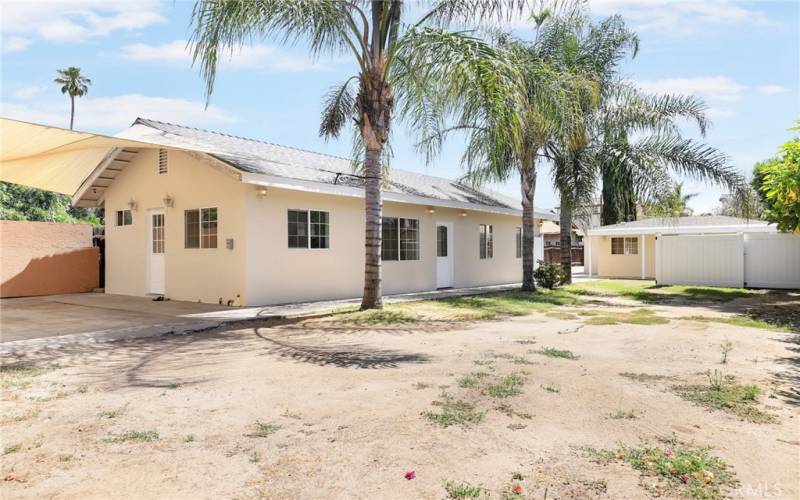 Back yard of Guest House with parking spots