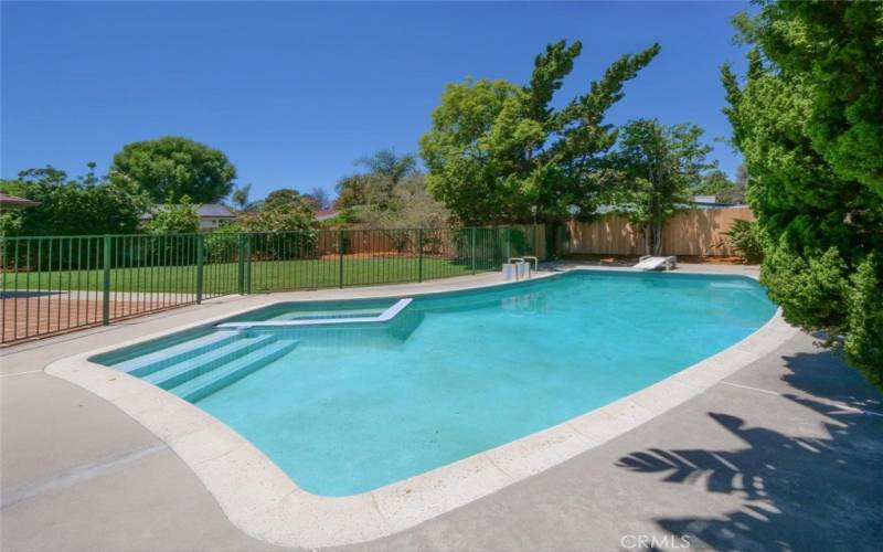 Continue the tour of the yard with the pool and note the beautiful new perimeter fencing.