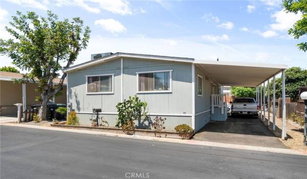 Gorgeous, contemporary home in Corona West Mobile Home Park!