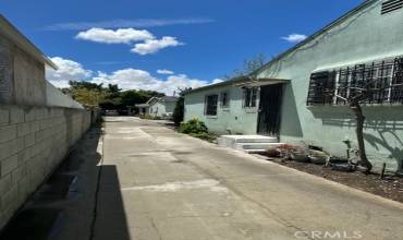 1624 E 109th Street, Los Angeles, California 90059, 11 Bedrooms Bedrooms, ,6 BathroomsBathrooms,Residential Income,Buy,1624 E 109th Street,DW23196239