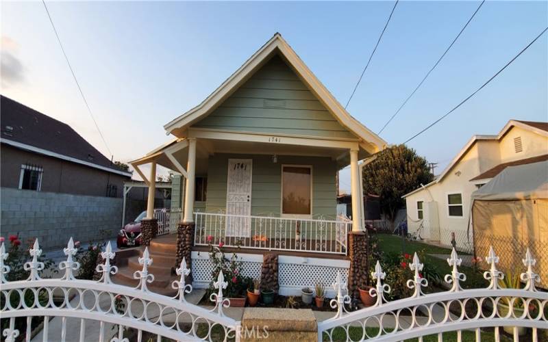 FRONT HOUSE VIEW