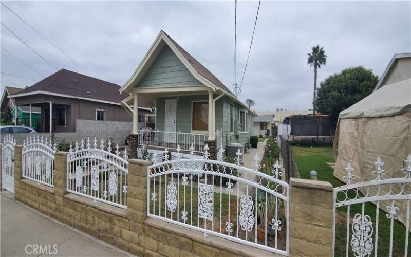 FRONT RIGHT HOUSE VIEW WITH AC, WALKWAY & PERIMETER FLOWERBED