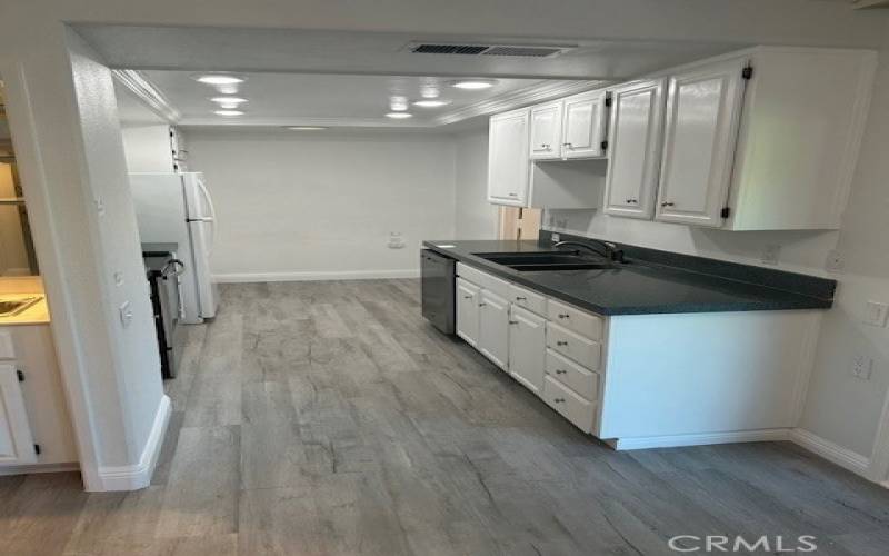 Upgraded Kitchen with all NEW Hi-End Stainless Appliances