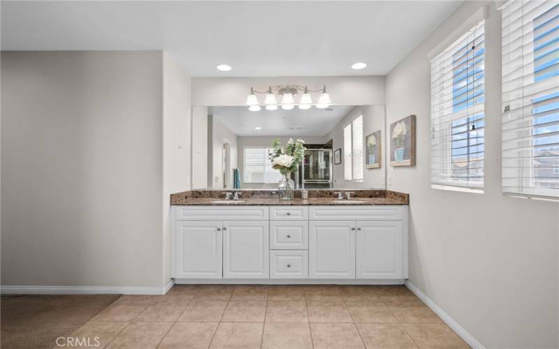 Dual sinks in expansive primary bathroom