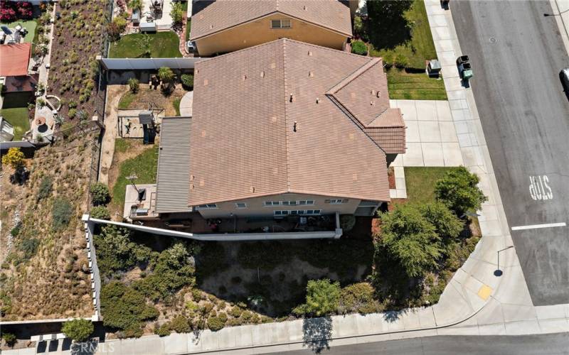 AERIAL VIEW OF PROPERTY & LOT