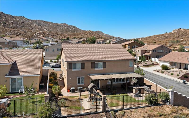 AERIAL VIEW OF SPACIOUS BACKYARD & NEIGHBORHOOD