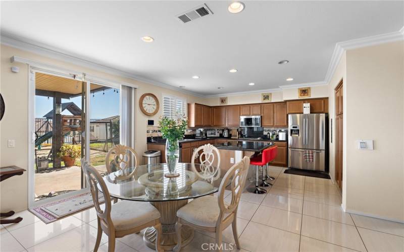 KITCHEN AREA WITH 4-SEATED TABLE