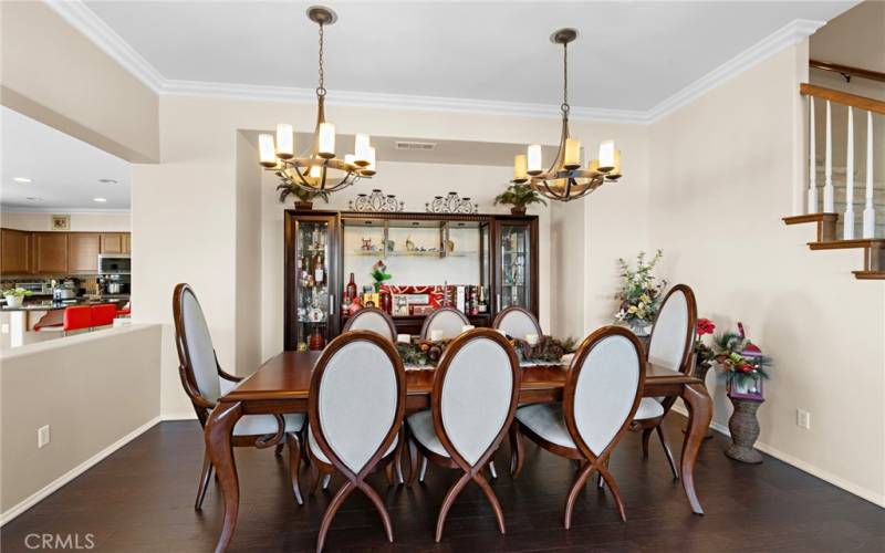 ELEGANT DINING AREA