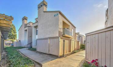 2406 N Main St B, Salinas, California 93906, 2 Bedrooms Bedrooms, ,1 BathroomBathrooms,Residential,Buy,2406 N Main St B,ML81971452