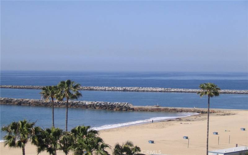 Corona del Mar Jetty and the beach of Big Corona.