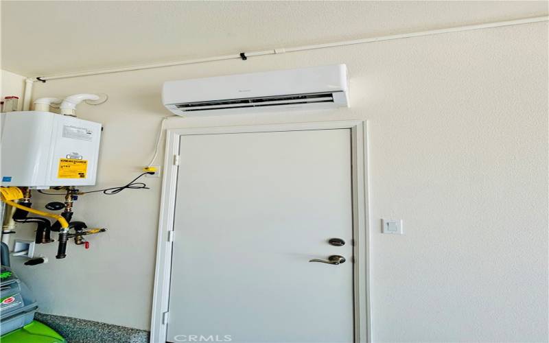 TANKLESS WATER HEATER & AIR CONDITIONED Garage