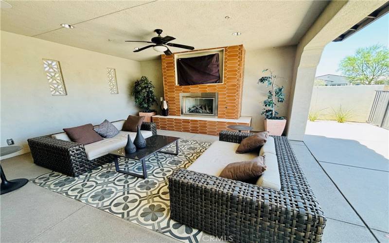 DOMANI Outdoor PATIO Lounge w/ TV & Cozy Fireplace