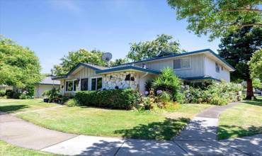 210 GOMES Court 4, Campbell, California 95008, 2 Bedrooms Bedrooms, ,1 BathroomBathrooms,Residential,Buy,210 GOMES Court 4,ML81971473