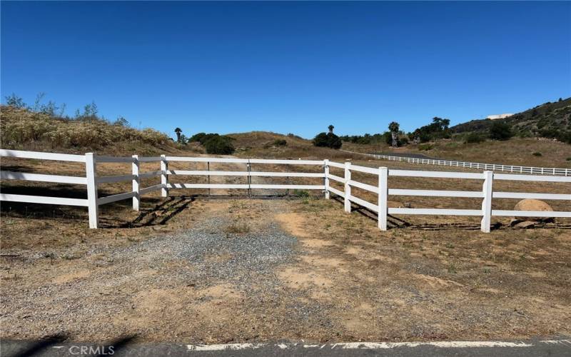 Potential Entry to future homesite atop the natural knoll. Possible future vineyard on right