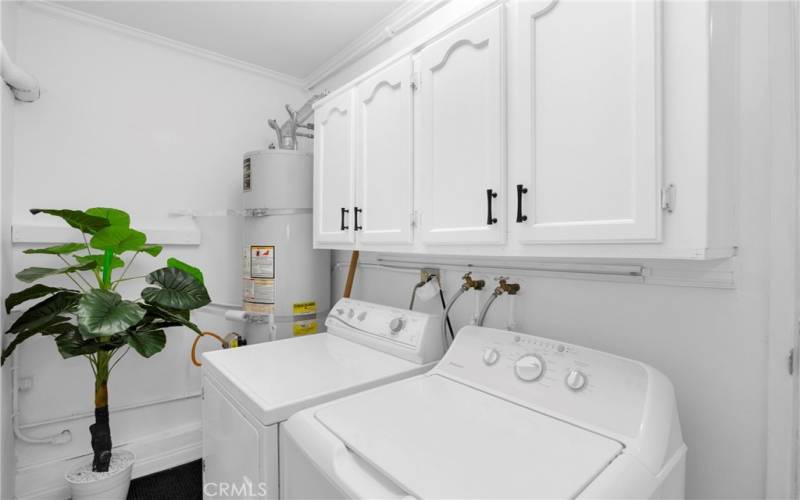 SEPARATE LAUNDRY ROOM