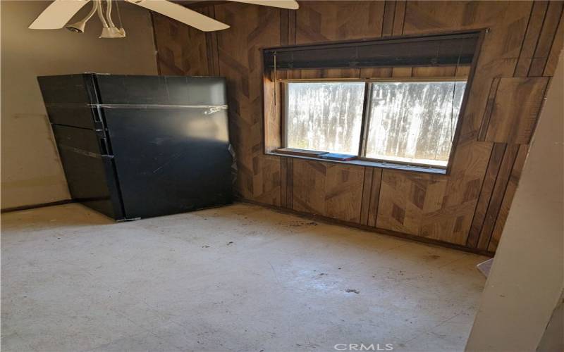 Dining area: fridge to be removed.