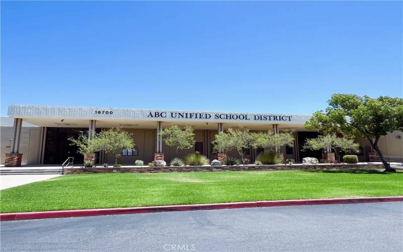 3 minutes drive to ABC Unified School District