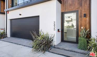 2435 S Penmar Avenue, Venice, California 90291, 4 Bedrooms Bedrooms, ,4 BathroomsBathrooms,Residential Lease,Rent,2435 S Penmar Avenue,24410069