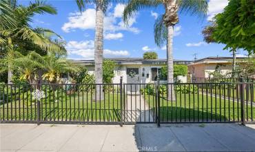 12804 S Cookacre Avenue, Compton, California 90221, 7 Bedrooms Bedrooms, ,5 BathroomsBathrooms,Residential Income,Buy,12804 S Cookacre Avenue,IV24134333