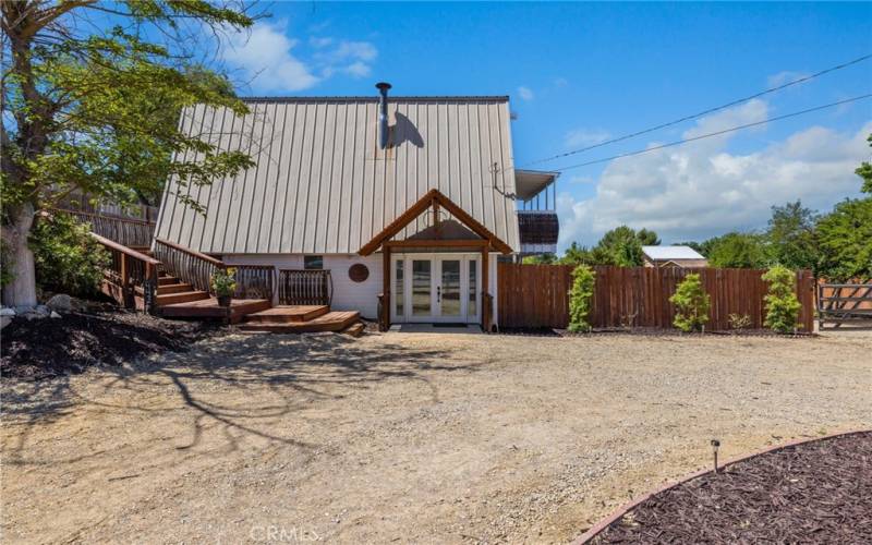 Sweet Country Cottage located by the Salinas River and Atascadero Creek.